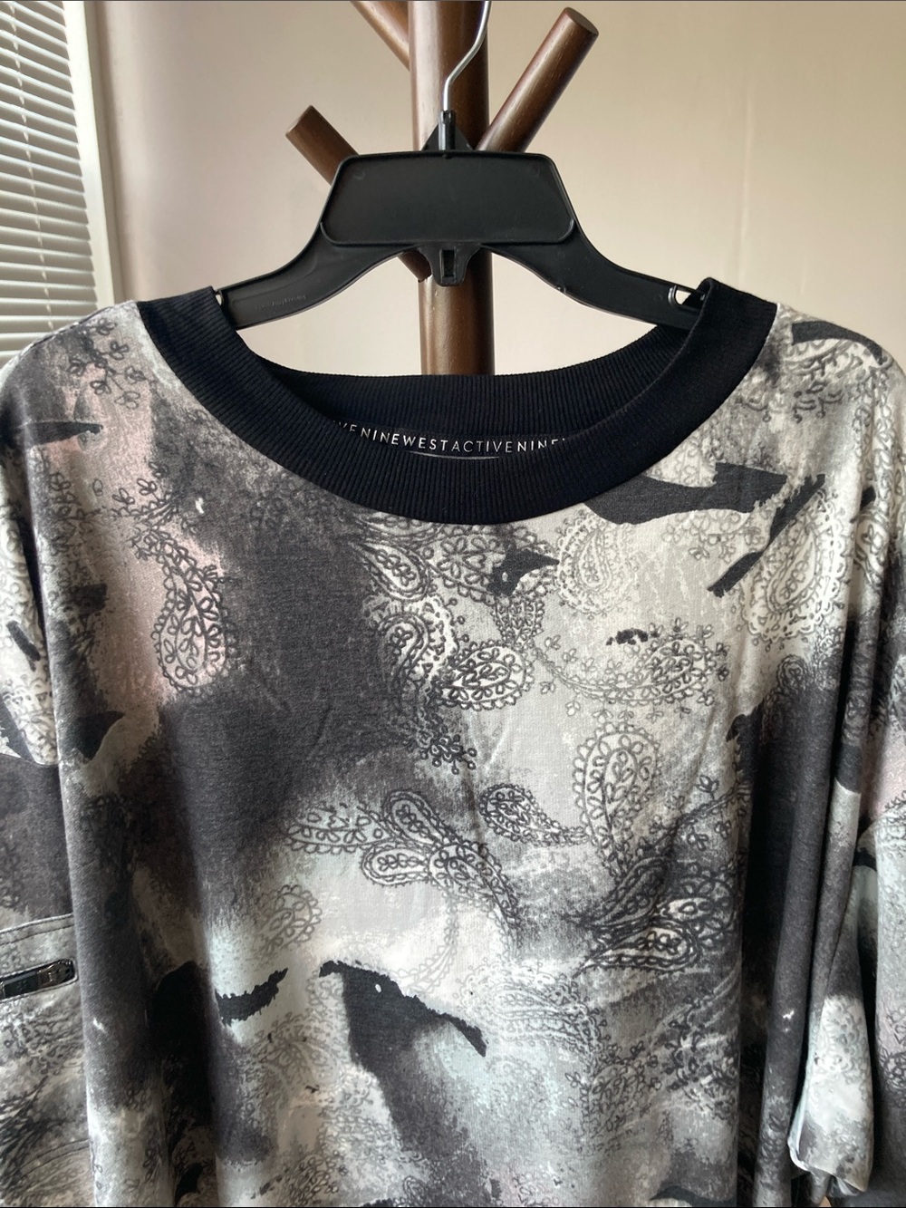Nine West active paisley print pattern crewneck top zip pocket on sleeve 3X - Picture 6 of 17